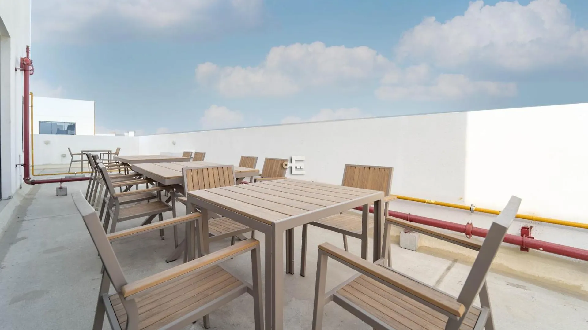 Everluxe 2-Bed Apt In Al Karama With Terrace Apartment Dubai