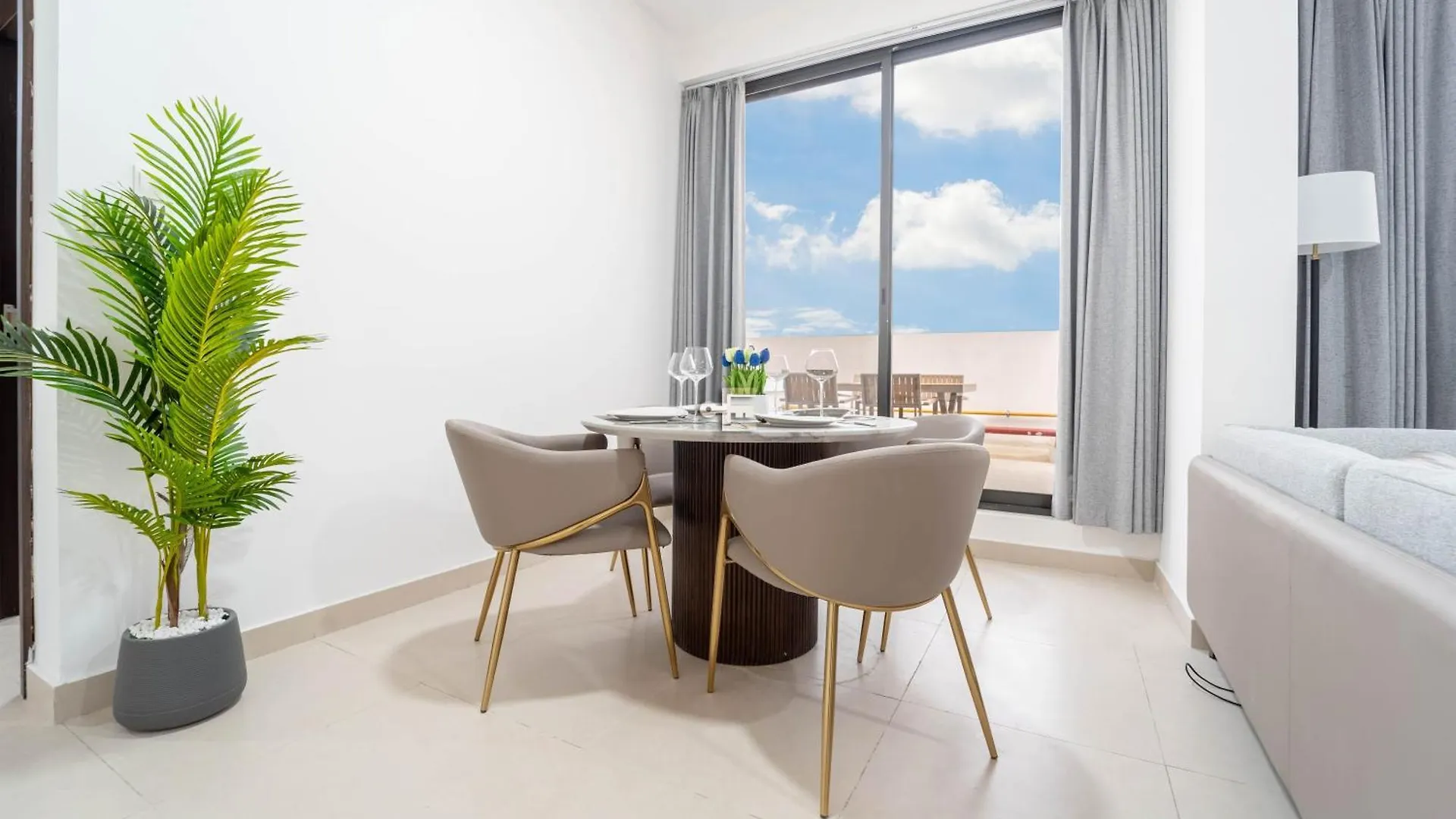 Everluxe 2-Bed Apt In Al Karama With Terrace Apartment Dubai United Arab Emirates