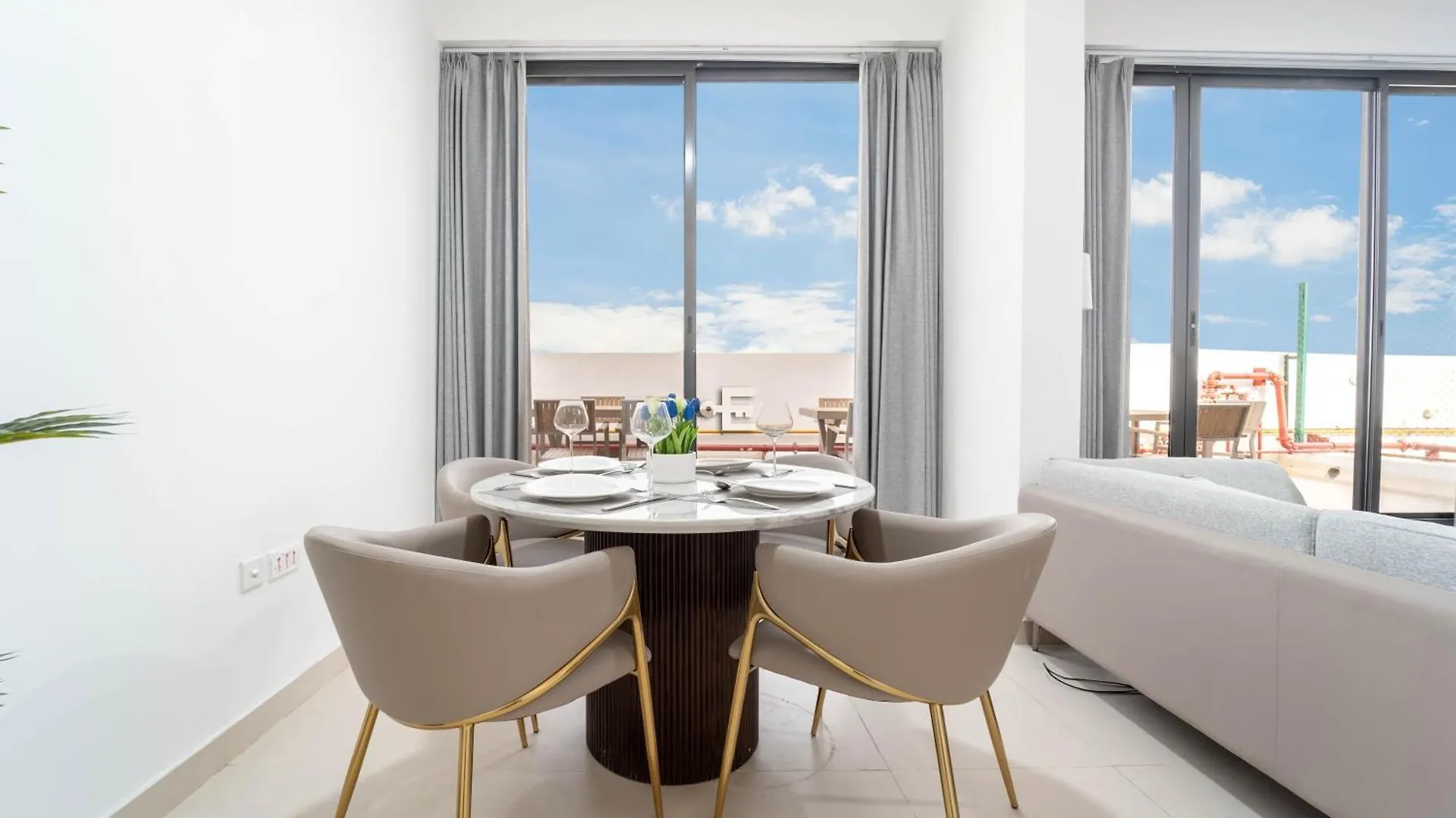 Everluxe 2-Bed Apt In Al Karama With Terrace Apartment Dubai 0*,