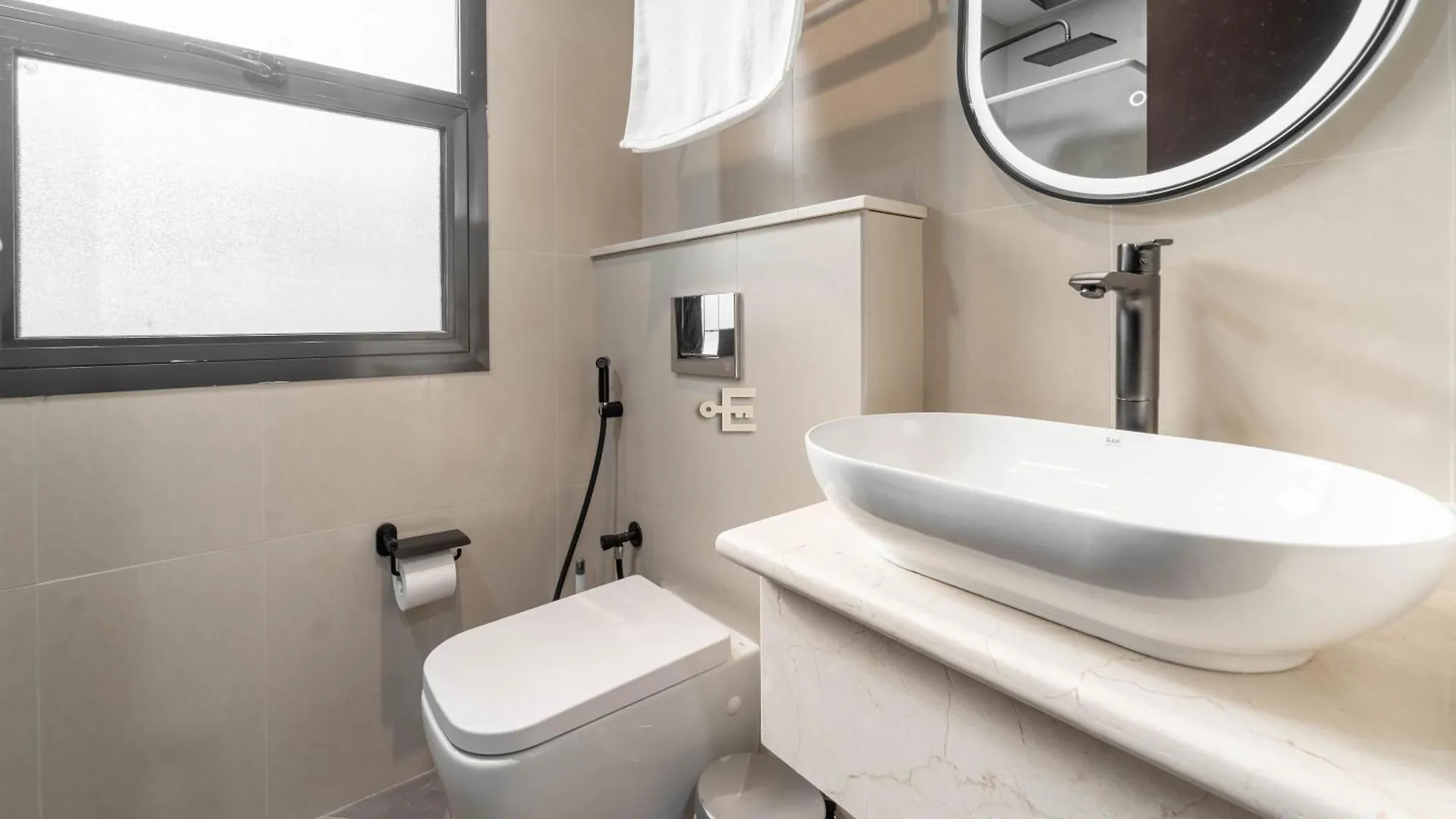 Everluxe 2-Bed Apt In Al Karama With Terrace Apartment Dubai