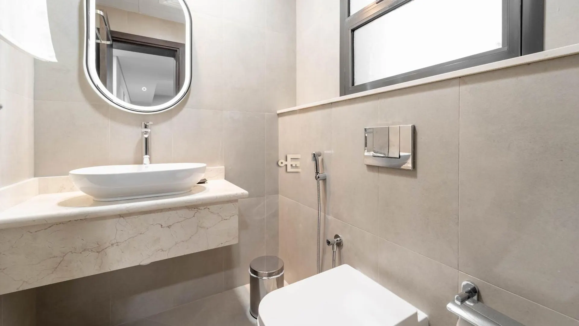 Everluxe 2-Bed Apt In Al Karama With Terrace Apartment Dubai
