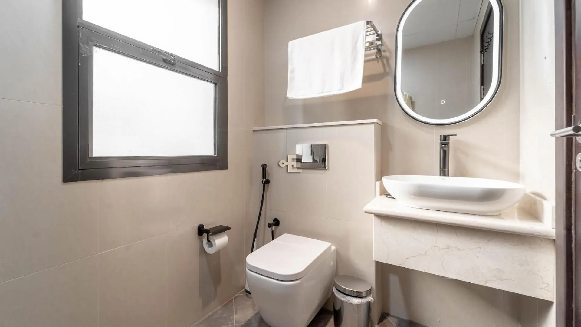 Everluxe 2-Bed Apt In Al Karama With Terrace Apartment Dubai